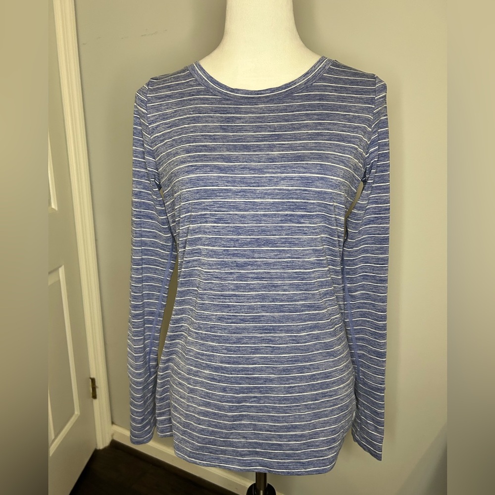 GAP Fit Long Sleeve Tech Shirt with Thumbholes